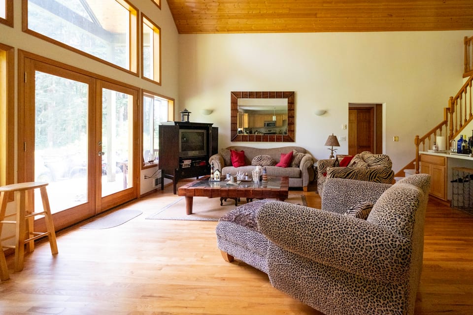 PNW Island Escape! Golf & Unwind in Nature House in Puget Sound