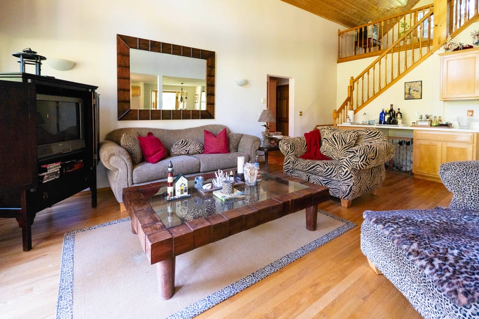 PNW Island Escape! Golf & Unwind in Nature House in Puget Sound