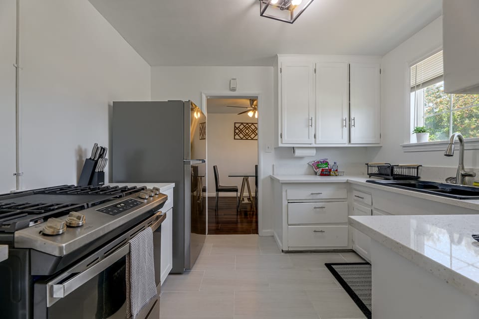 Prime Los Angeles Spot! 1 Mi to SoFi, Intuit Dome Apartment in Westmont