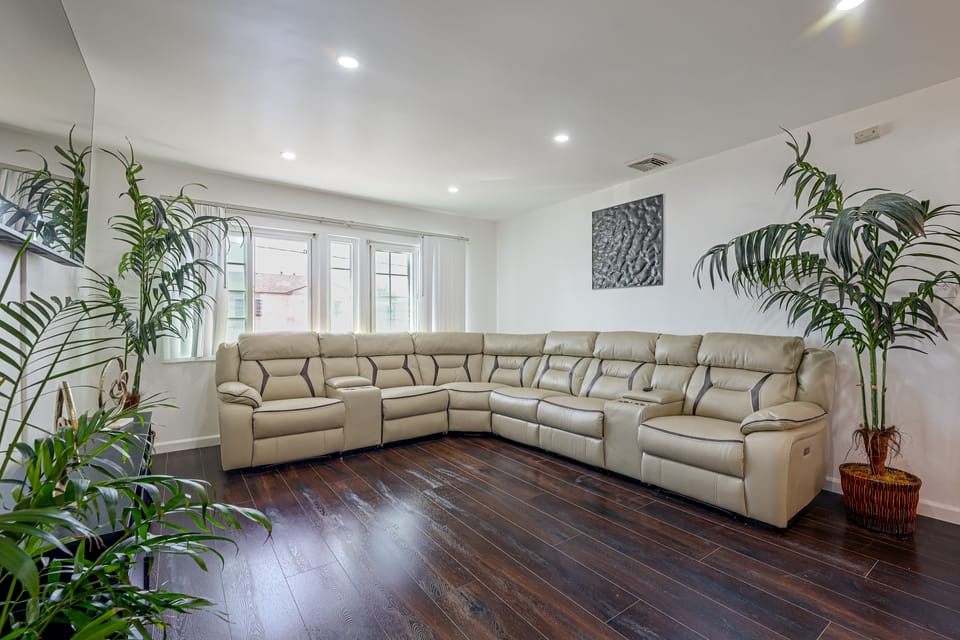 Prime Los Angeles Spot! 1 Mi to SoFi, Intuit Dome Apartment in Westmont