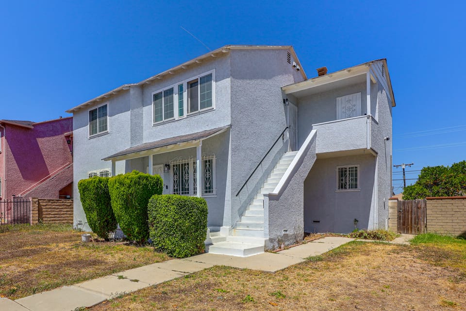 Prime Los Angeles Spot! 1 Mi to SoFi, Intuit Dome Apartment in Westmont