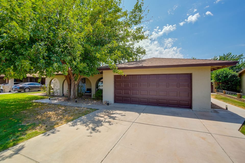 'Twin Palms' Family Oasis in Glendale House in Glendale