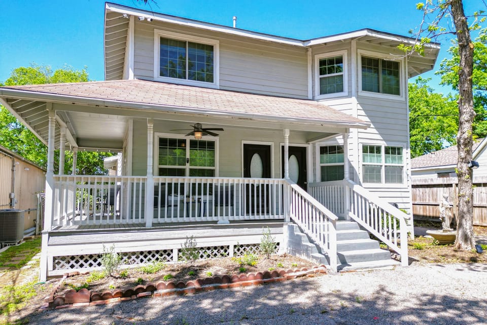 < 1 Mi to Dtwn! 2-Unit Conroe Home, Private Yard House in Conroe