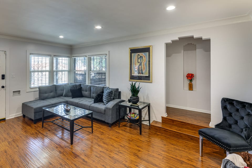Walk to Metro! Historic View Park Home w/ Patio House in View Park-Windsor