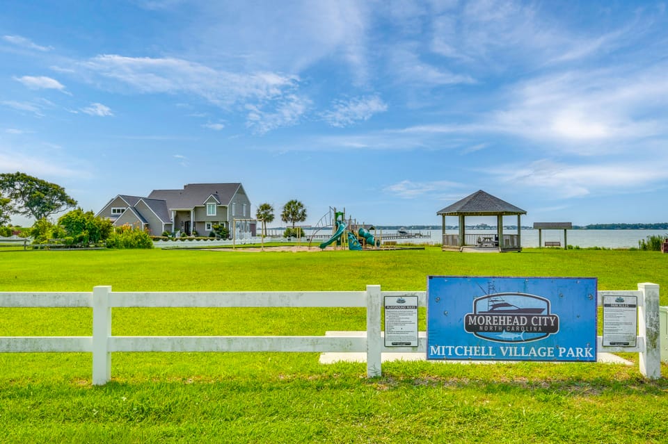 Family Beach Retreat w/ Private Pickleball Court House in Morehead City