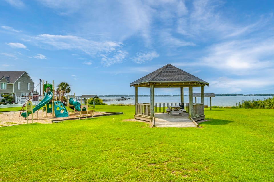 Family Beach Retreat w/ Private Pickleball Court House in Morehead City