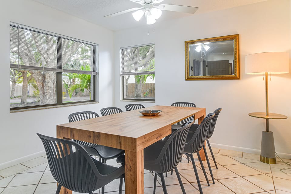 Near Golf & Gulf Beaches! Bardmoor Condo Apartment in Seminole