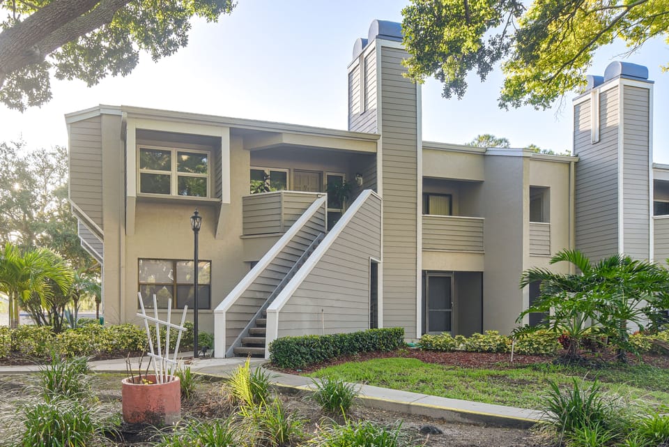 Near Golf & Gulf Beaches! Bardmoor Condo Apartment in Seminole