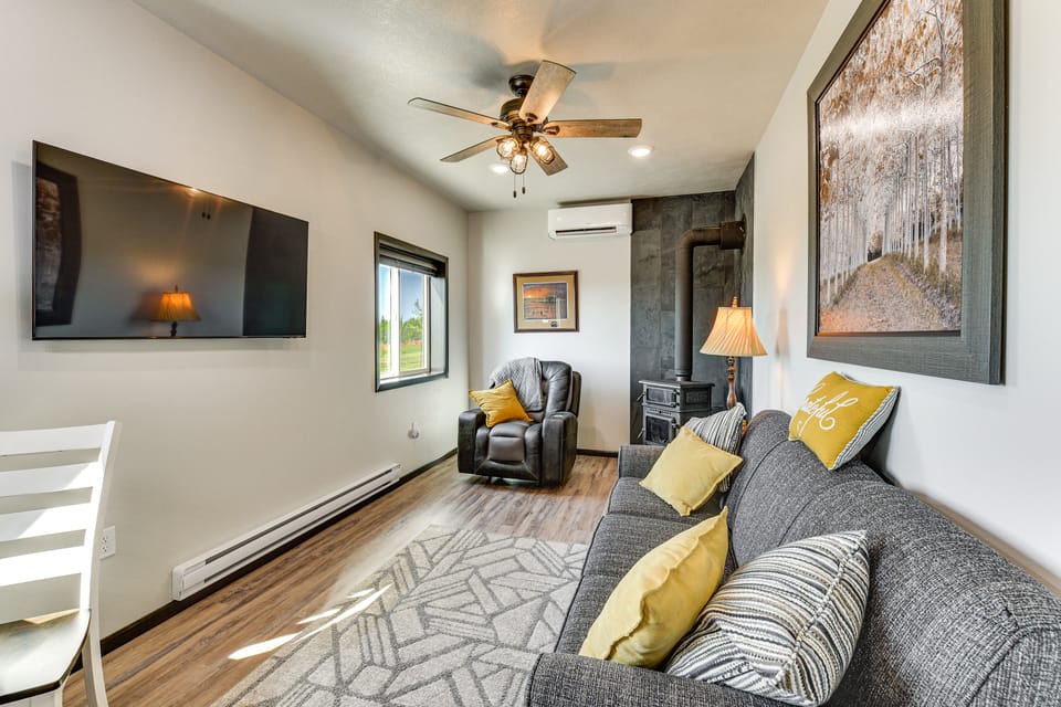 River Views & Rural Charm: Springfield Retreat House in Lewis and Clark Lake