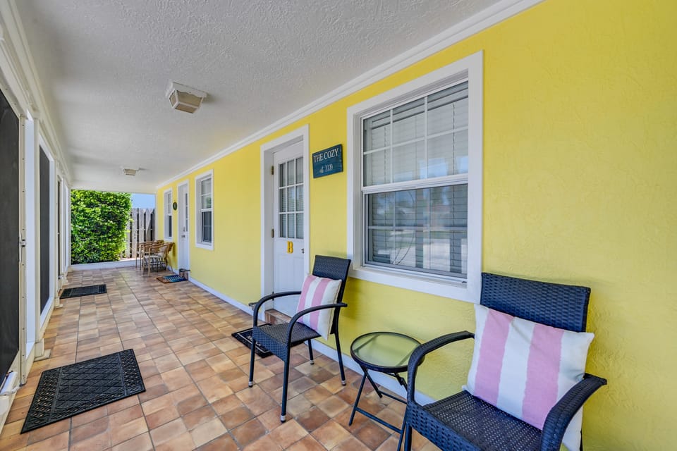 2 Mi to Beach! Naples Park Bungalow House in Naples Park
