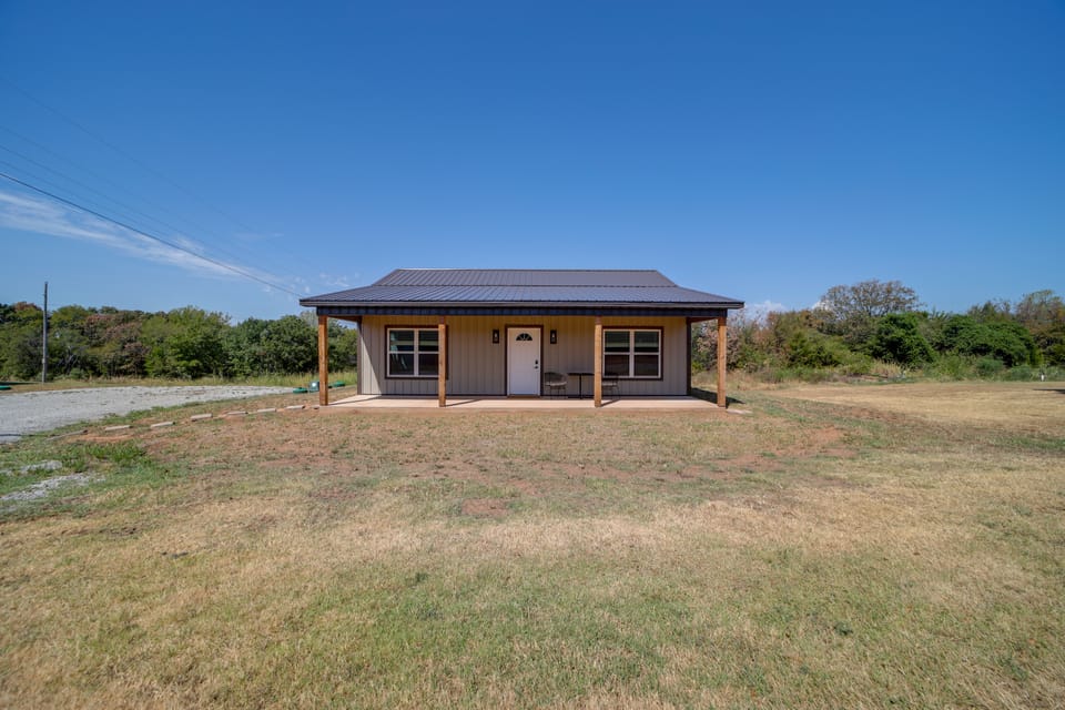 Gateway to State Park & Lake! Inviting Vian Cabin House in Tenkiller Ferry Lake