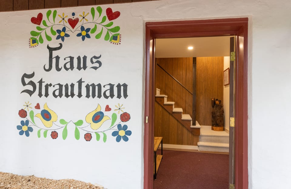 'StrautmanHaus' All-Season Berkshire East Chalet House in Charlemont