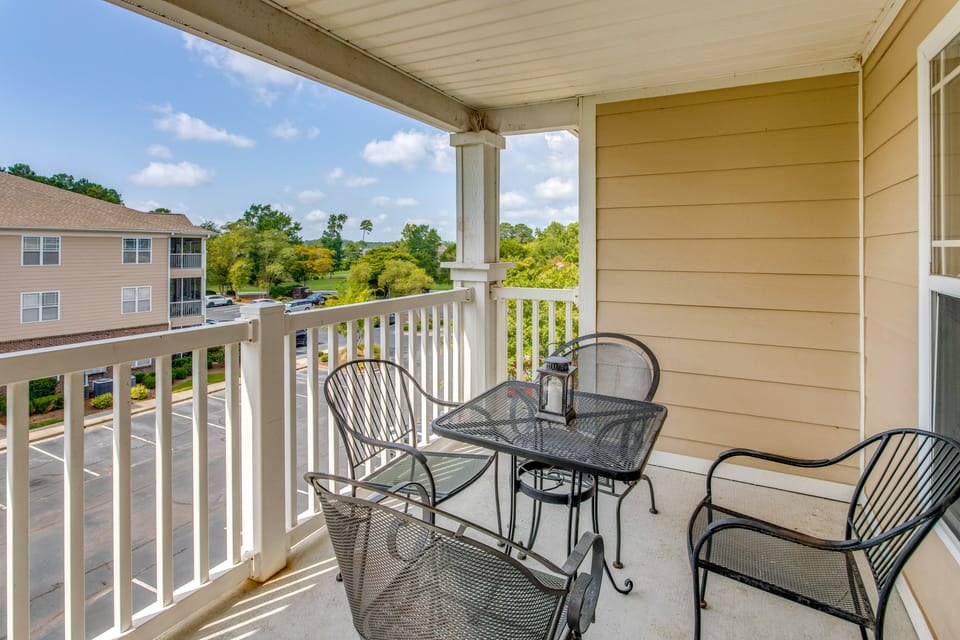 Golf Days, Pool Vibes! Condo 8 Mi to Sunset Beach Apartment in Brunswick County