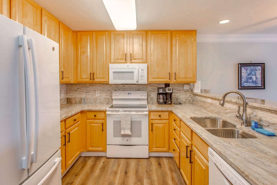 Golf Days, Pool Vibes! Condo 8 Mi to Sunset Beach Apartment in Brunswick County