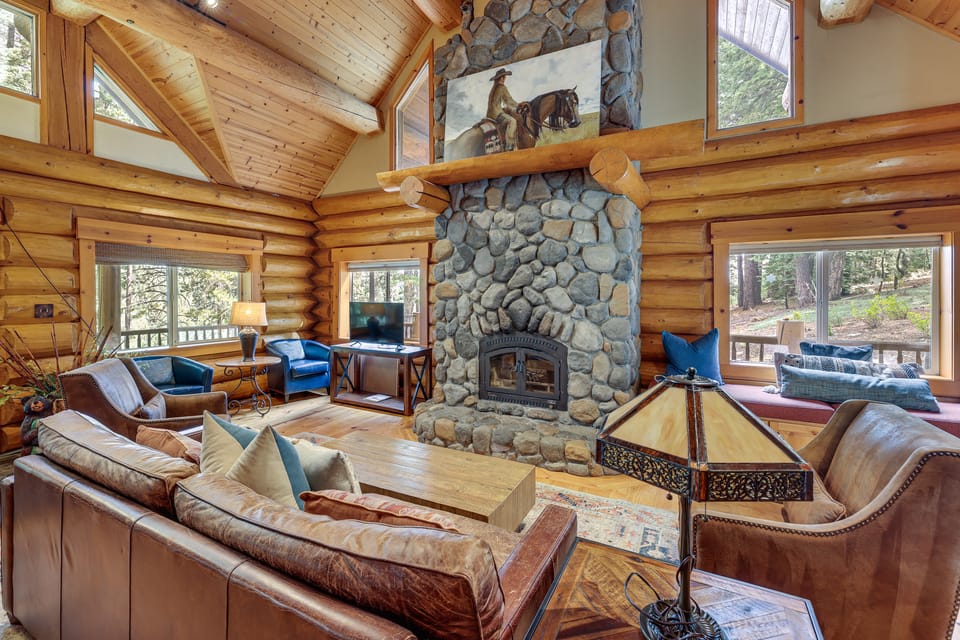 All-Season Family Cabin w/ Forest Views in Truckee House in Truckee