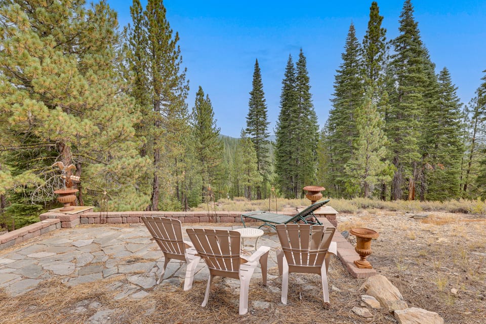 All-Season Family Cabin w/ Forest Views in Truckee House in Truckee