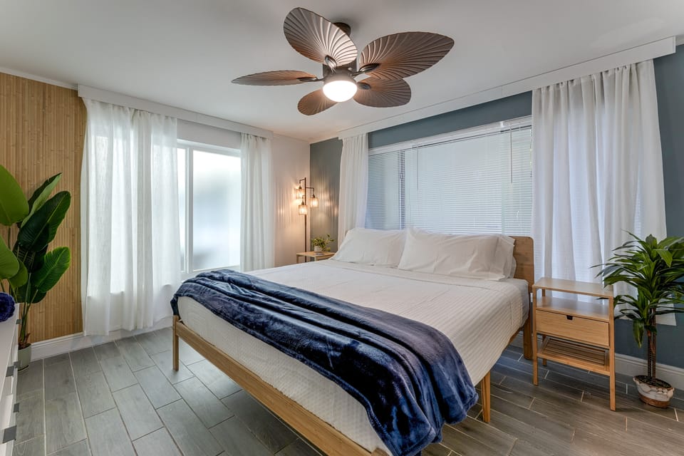 Salt & Sage Stay | Designer Retreat | 10 Min Beach House in Hollywood