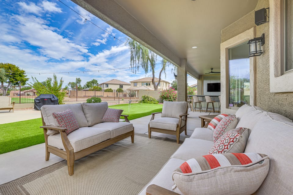 Golf View, Pool Access! Family Home in Queen Creek House in Queen Creek