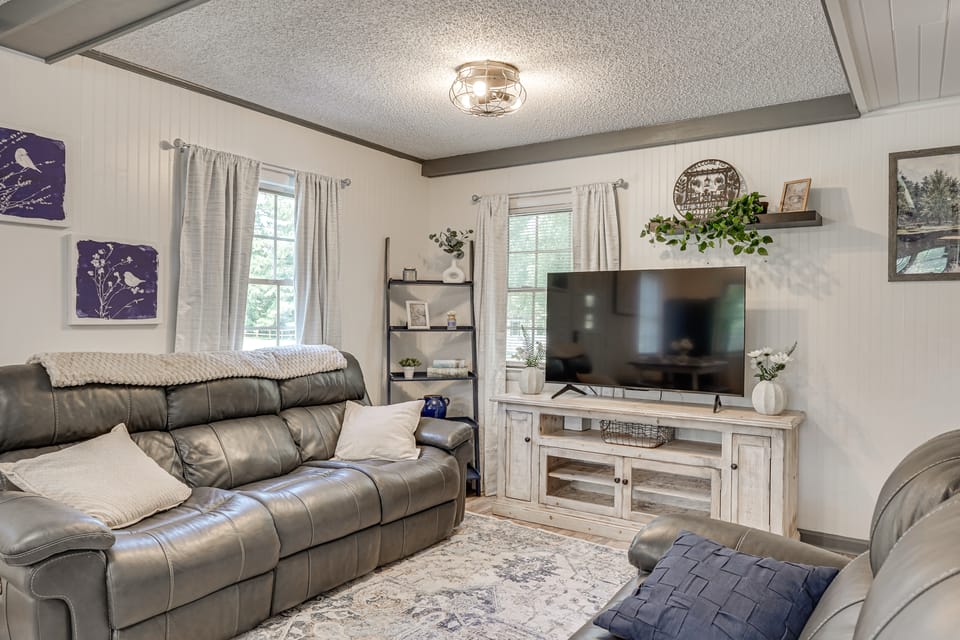 Waterfront Retreat | Fishing, Hot Tub & Sauna House in Augusta