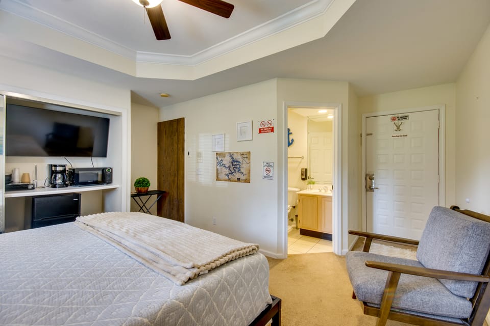 'Above the Lake Escape' Condo in Lake Ozark Apartment in Village Four Seasons