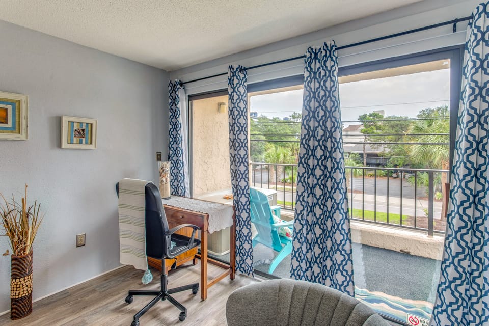 Condo w/ Pool & Hot Tub, Short Walk to Beach Apartment in Myrtle Beach