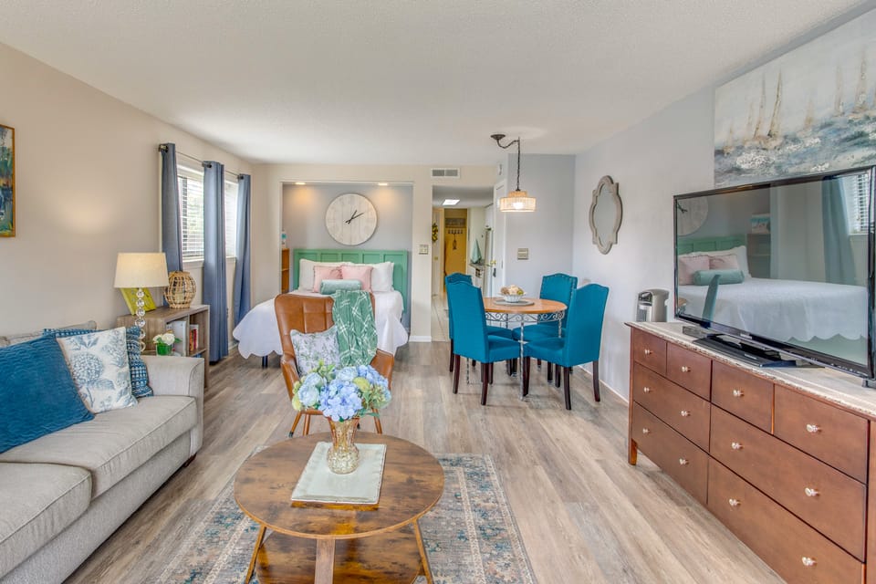 Condo w/ Pool & Hot Tub, Short Walk to Beach Apartment in Myrtle Beach