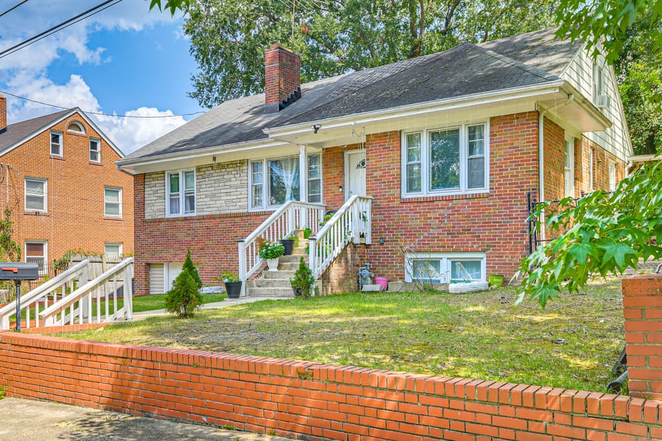 7 Mi to National Mall! Spacious Apt w/ Deck, Grill Apartment in Washington
