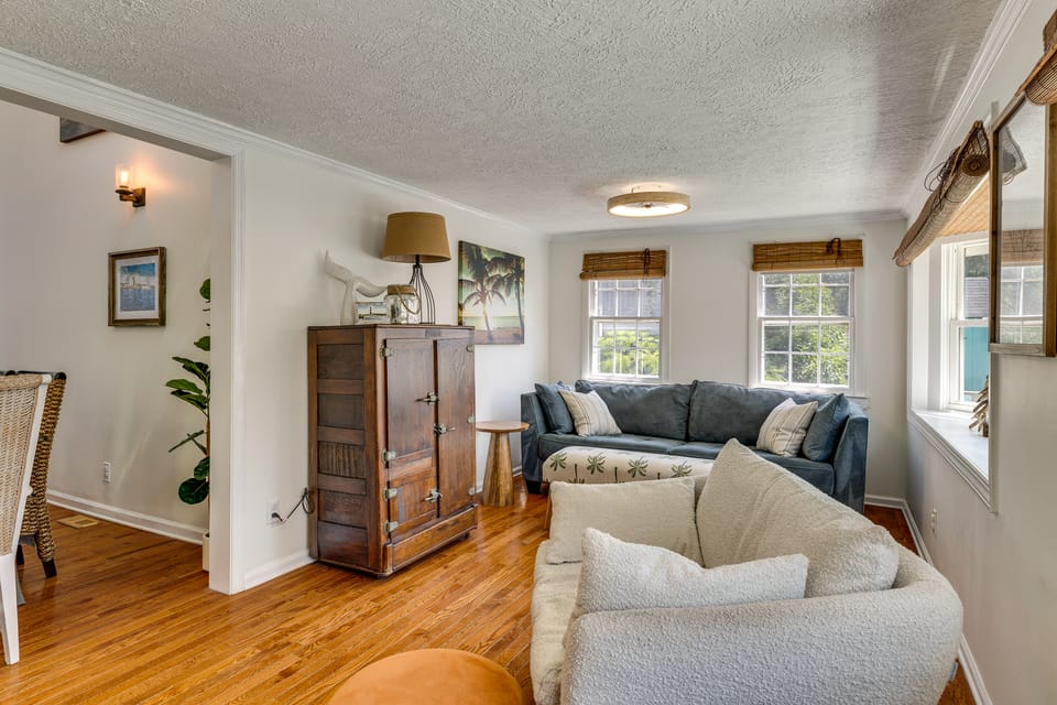 2 Mi to Atlantic Beach! Family Escape w/ Gas Grill House in Morehead City
