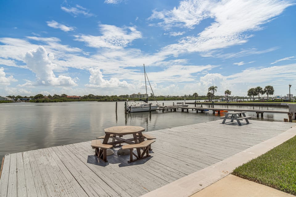 1 Block to Beach! Indian Shores Condo, Pool Access Apartment in Indian Shores