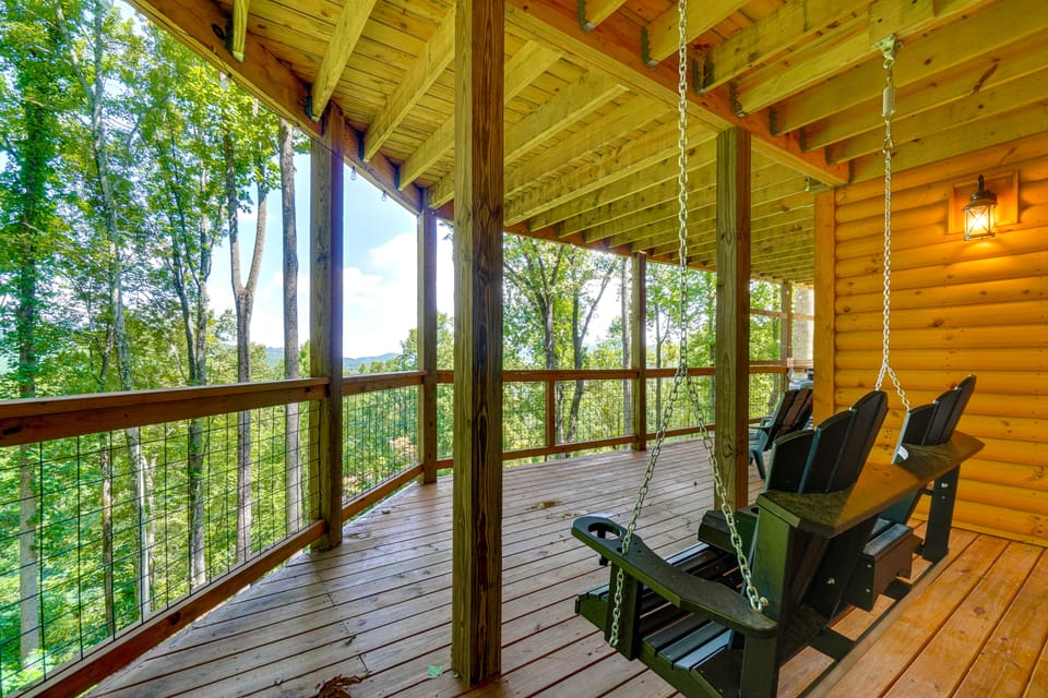 Mtn Views, Hot Tub, & Theater! Sevierville Gem House in Sevier County