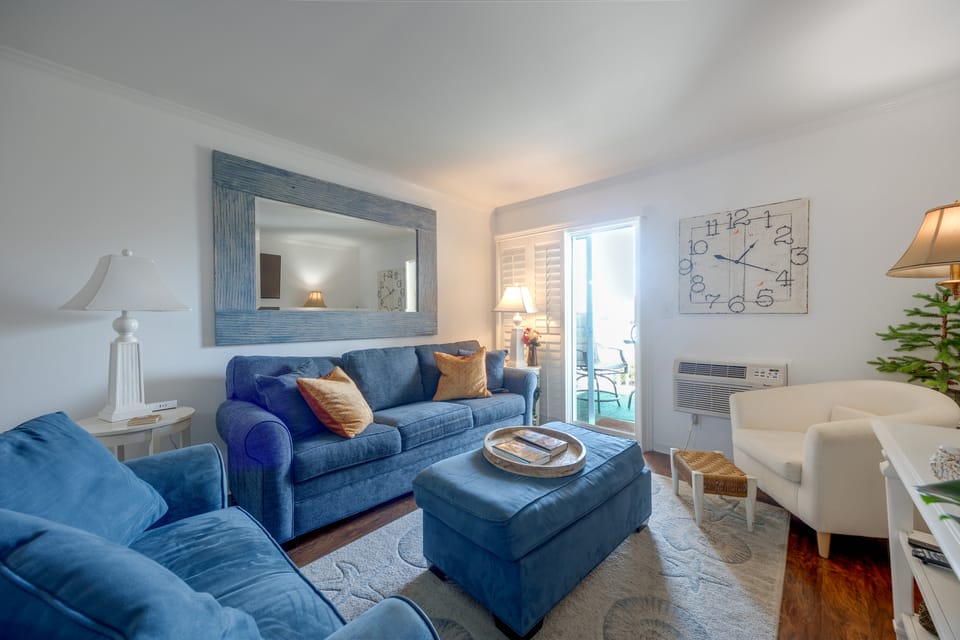 Community Pool & Private Patio! N Myrtle Beach Gem Apartment in North Myrtle Beach