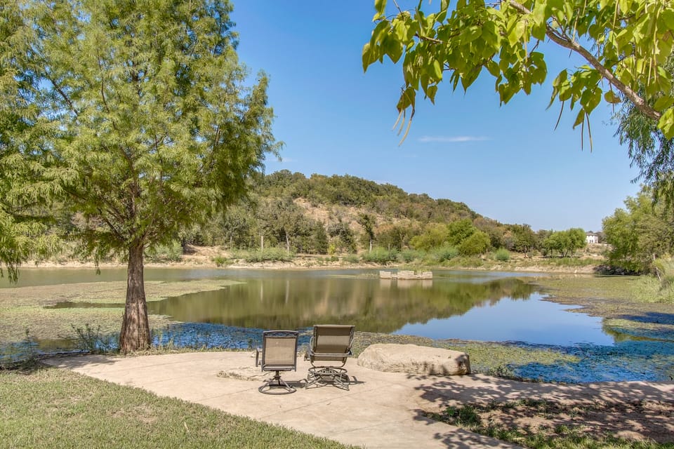 Family Retreat Ready! 'Castlewood Ranch' in Chico House in Texas