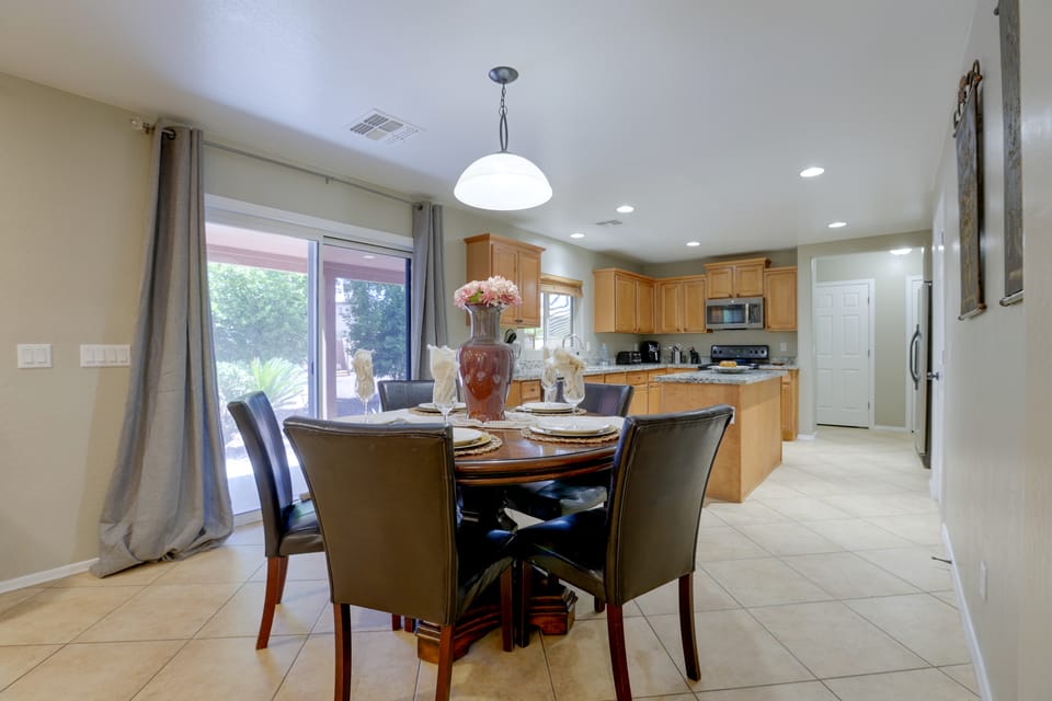 Extended Stay w/ Pool Access, Near Queen Creek House in San Tan Valley