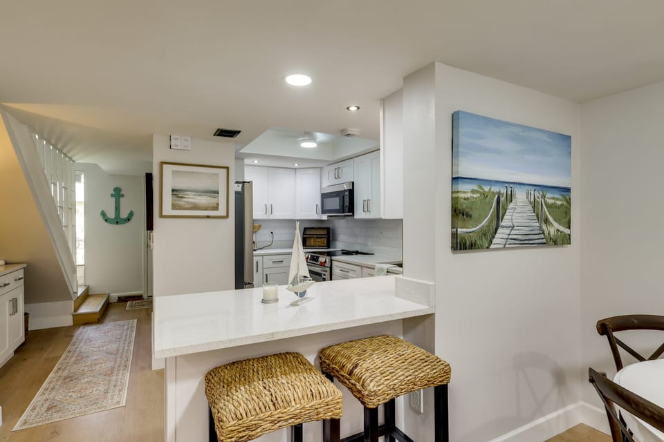 Steps to Pool & Bay! Extended Apollo Beach Retreat Apartment in Apollo Beach