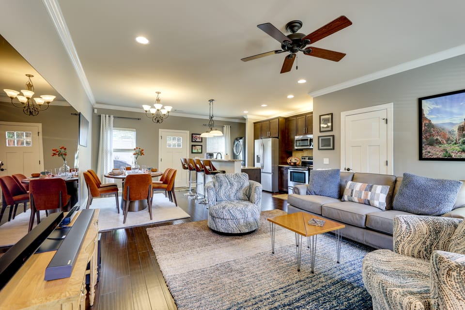 Walk to Campus! Auburn Escape w/ Grill Apartment in Auburn