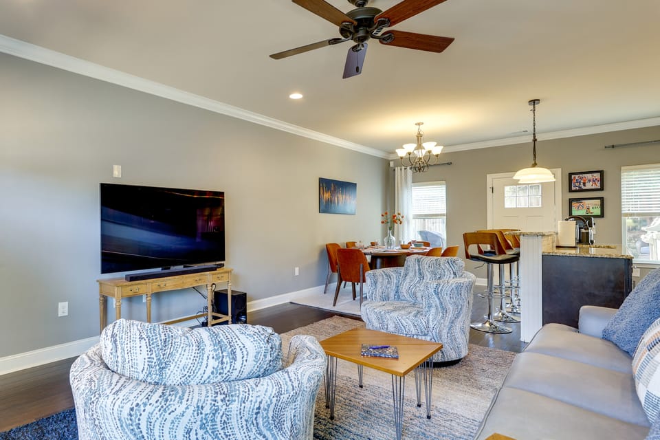 Walk to Campus! Auburn Escape w/ Grill Apartment in Auburn