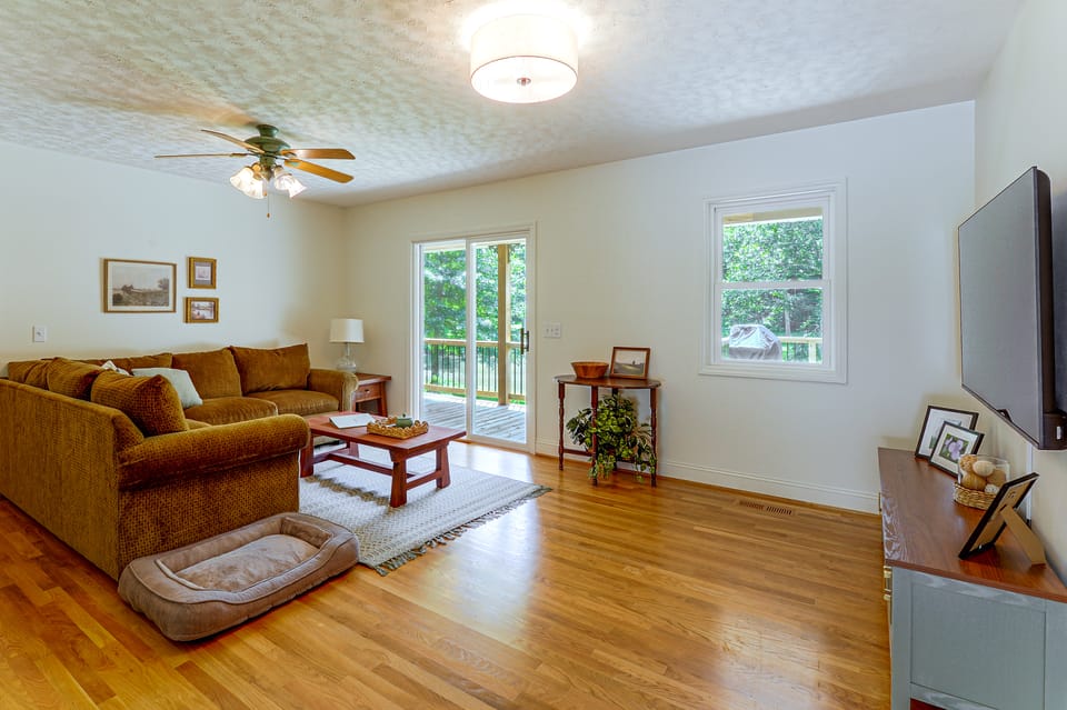 Creekside Cottage: Kayak, Tube, Fish, Remote work House in Virginia