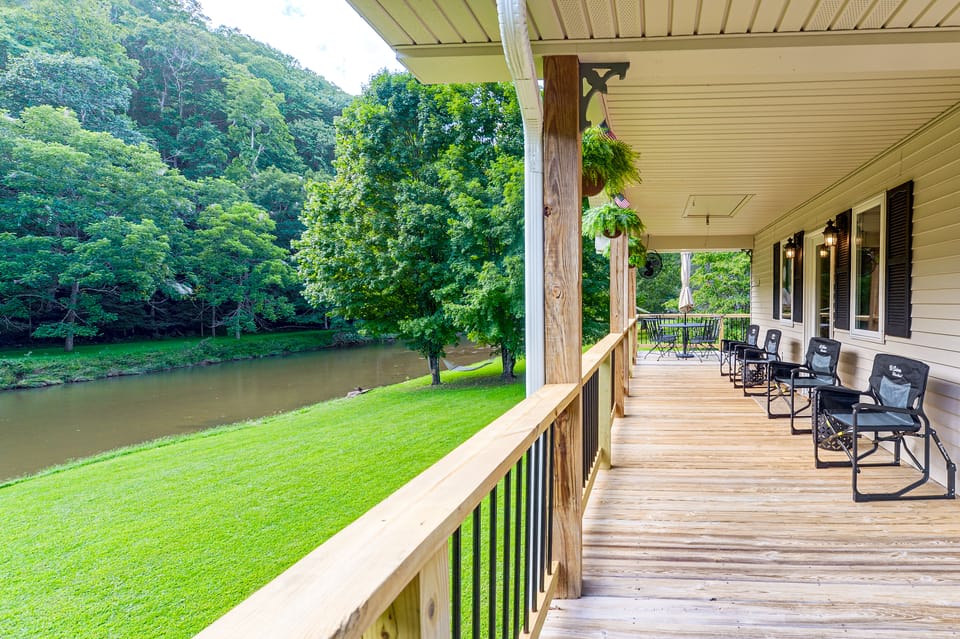 Creekside Cottage: Kayak, Tube, Fish, Remote work House in Virginia