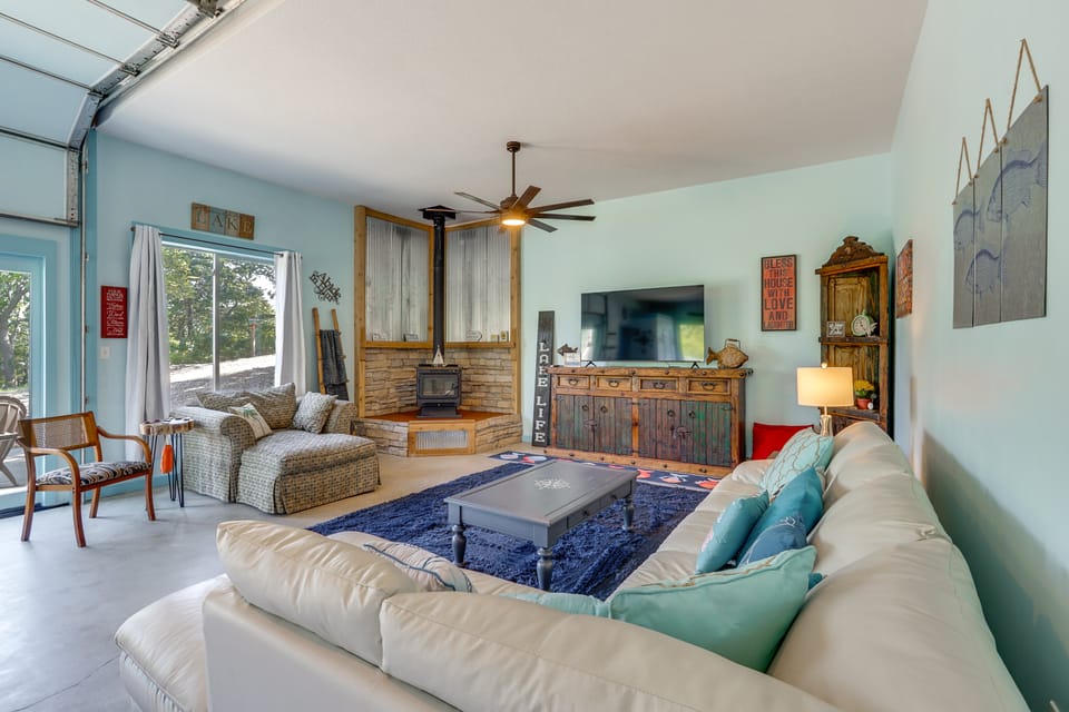 Sunset Deck & Private Dock: Ozarks Lake House! House in Lake of the Ozarks