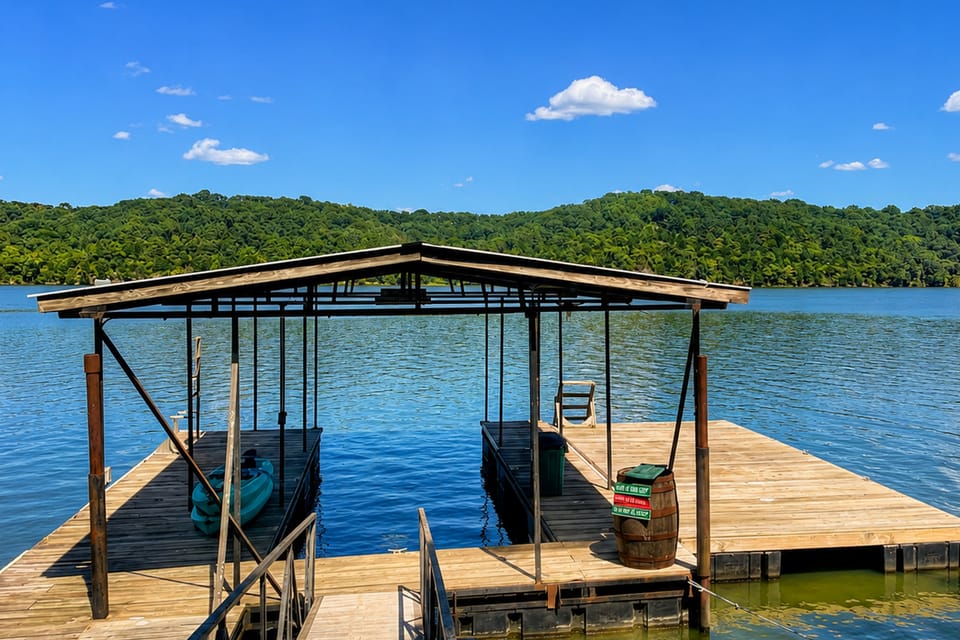 Sunset Deck & Private Dock: Ozarks Lake House! House in Lake of the Ozarks