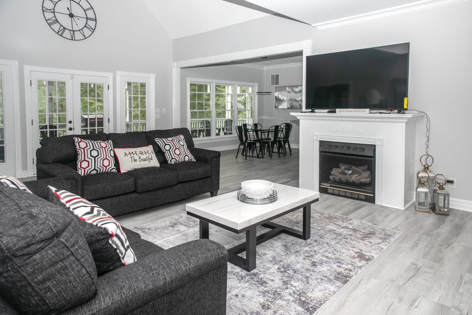 Waterfront Deck, Family Arcade! Lake Gaston Home House in Bracey