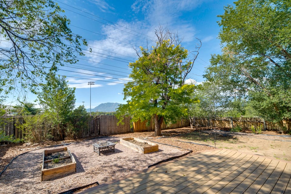 Mountain-View Basecamp in Central Colorado Springs House in Colorado Springs