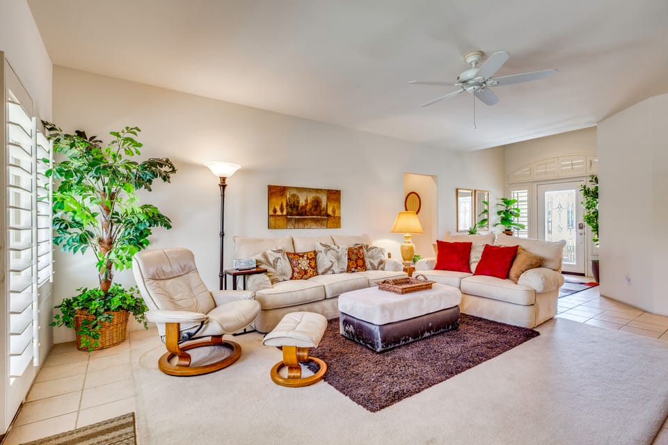 2 Mi to Tennis Garden! Extended Retreat w/ Pool House in La Quinta