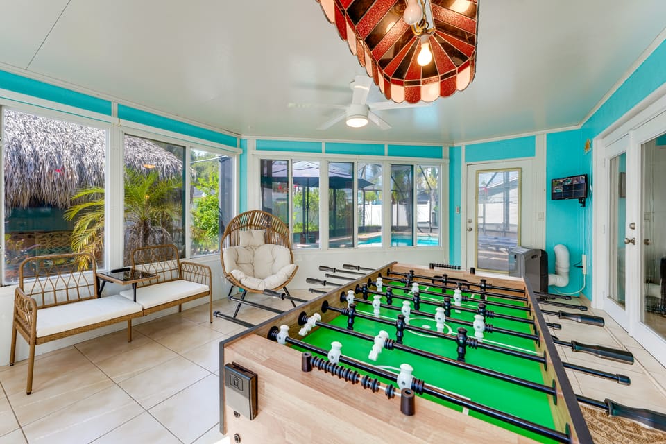 2 Mi to Redington Beach! Tropical Poolside Retreat House in Florida
