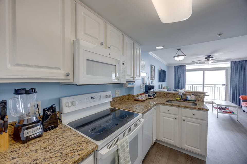 15th-Floor Balcony! Myrtle Beach Oceanfront Oasis Apartment in Myrtle Beach