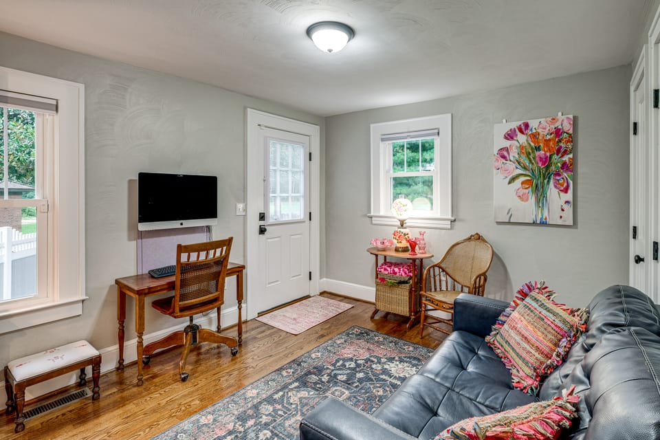 Downtown Salem Home: Walk to Main Street! House in Salem