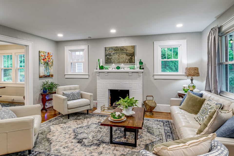 Downtown Salem Home: Walk to Main Street! House in Salem