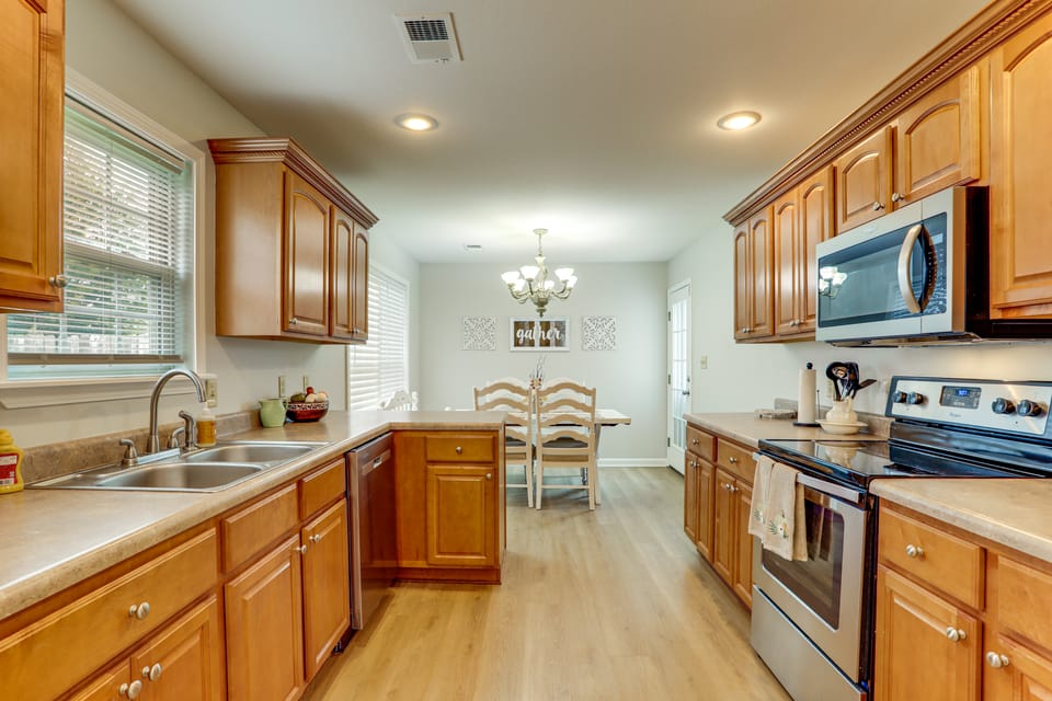 Quiet Jonesboro Home w/ Yard: 3 Mi to ASU House in Jonesboro
