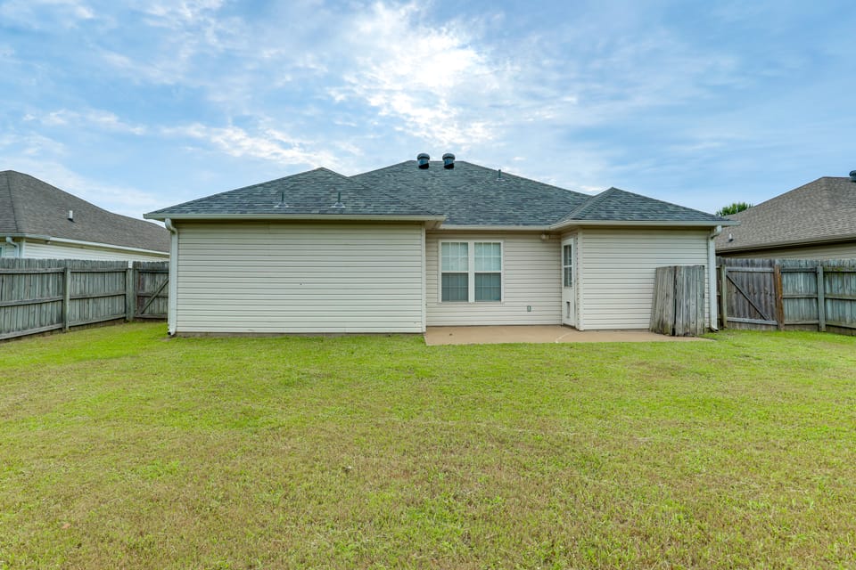 Quiet Jonesboro Home w/ Yard: 3 Mi to ASU House in Jonesboro