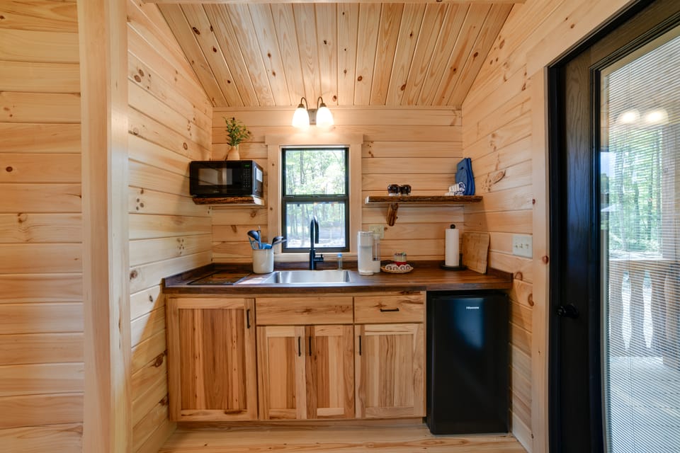 Cozy Couple’s Cabin w/ Trail Access in Oxford Apartment in New York